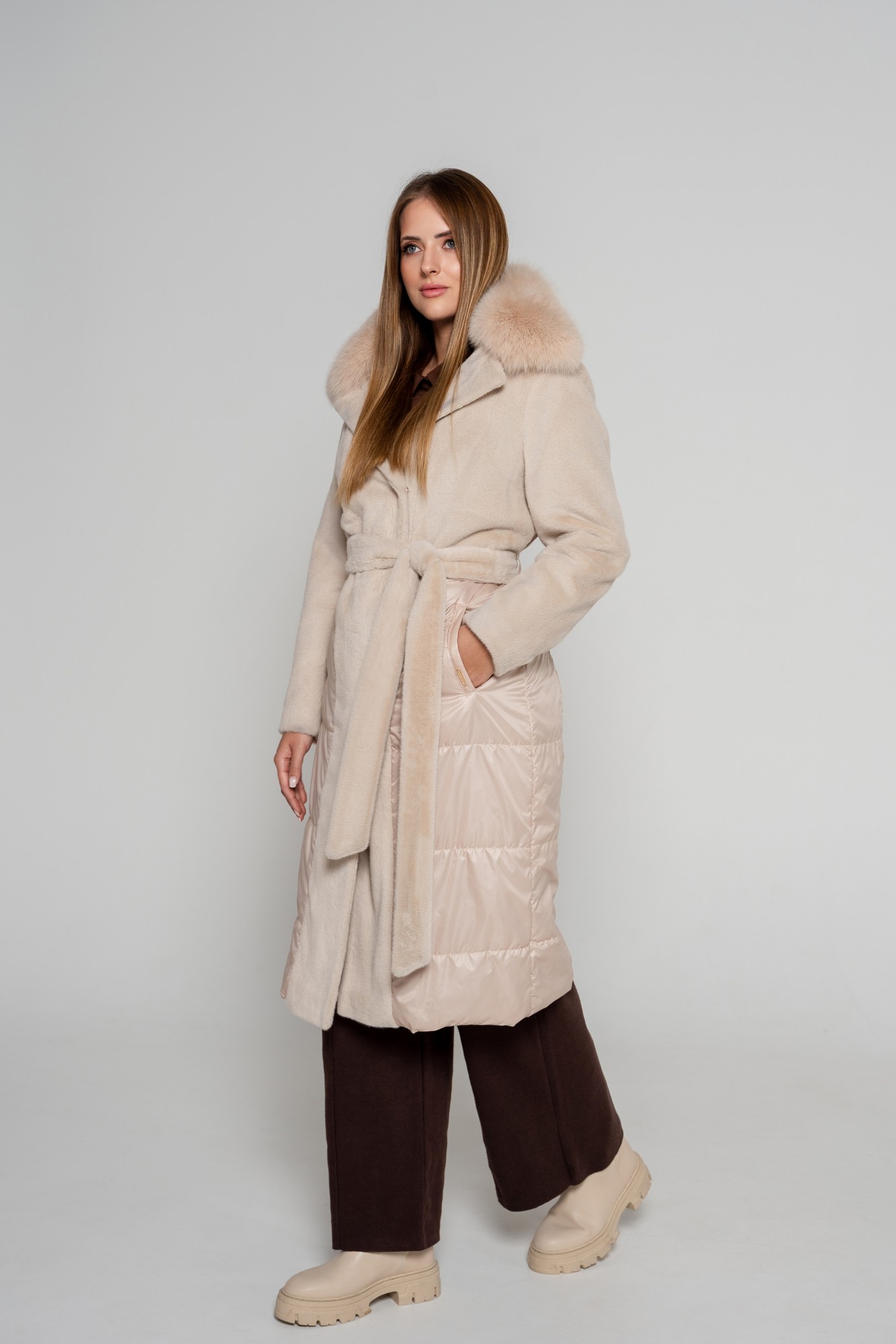 Damski płaszcz z alcantary DT 584